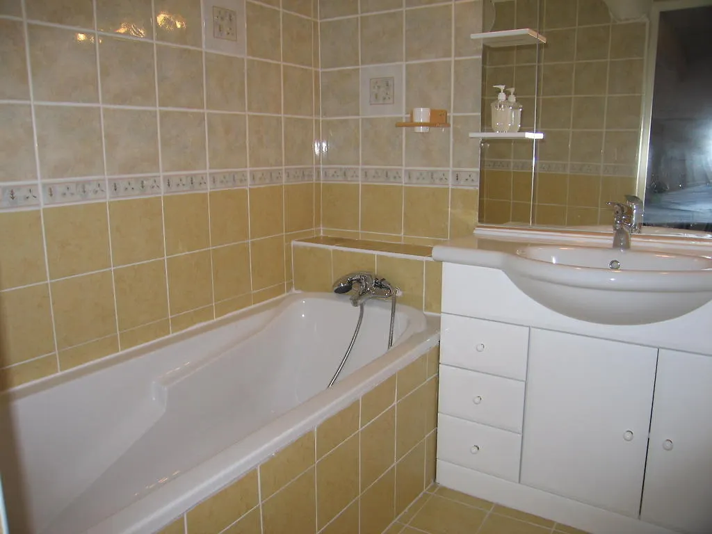 Le Moulin Picard Bed & Breakfast Allegre 0*,  France