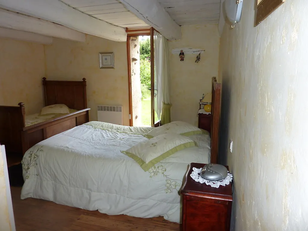 Le Moulin Picard Bed & Breakfast Allegre 0*,  France